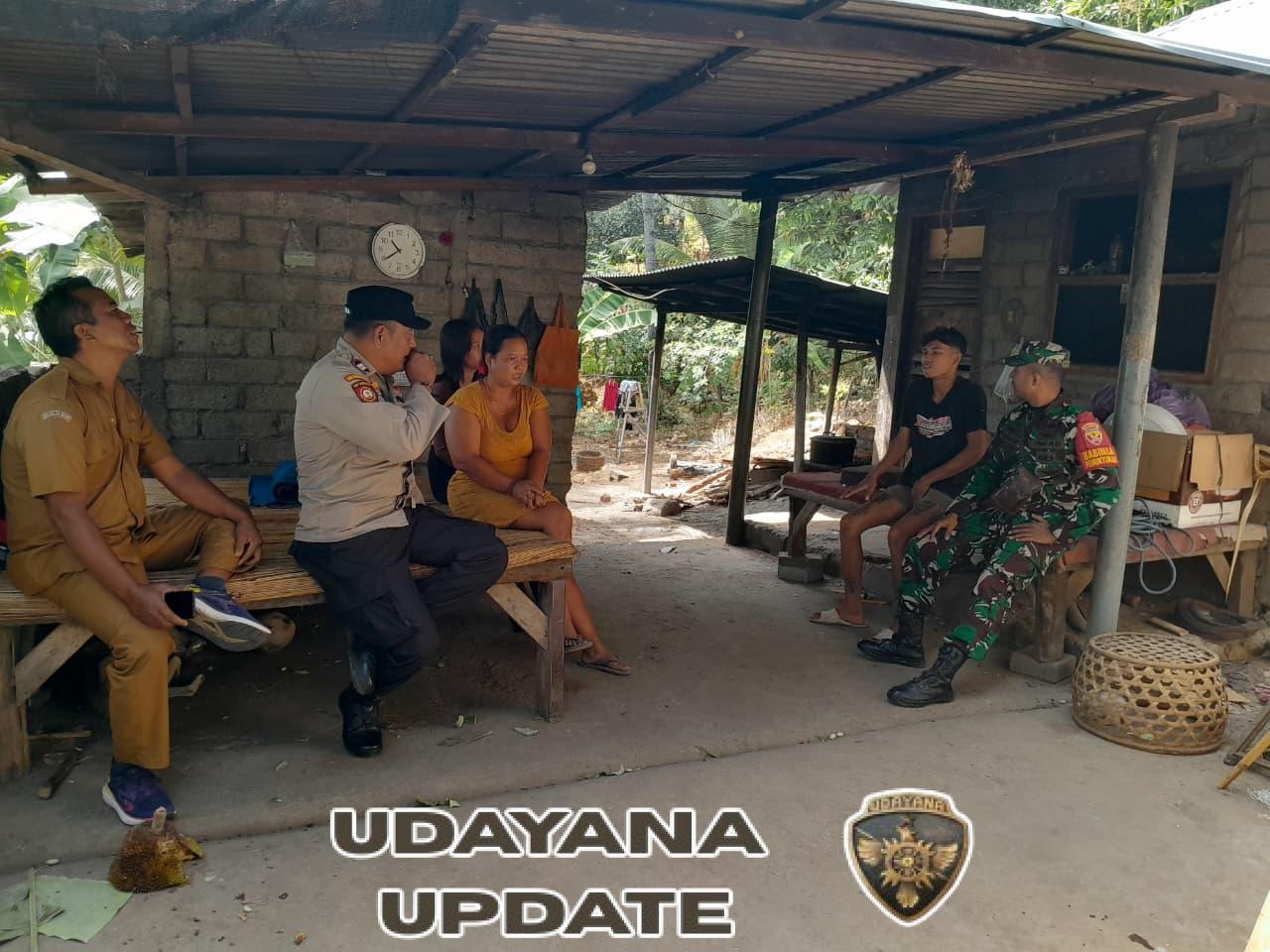 Babinsa dan Bhabinkamtibmas Penuktukan Sambangi Rumah Warga, Jalin Kedekatan Lewat Komsos