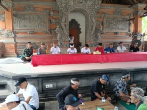 Sinergi Babinsa dan Bhabinkamtibmas Kawal Keamanan Turnamen Ceki di Banjar Ponggang