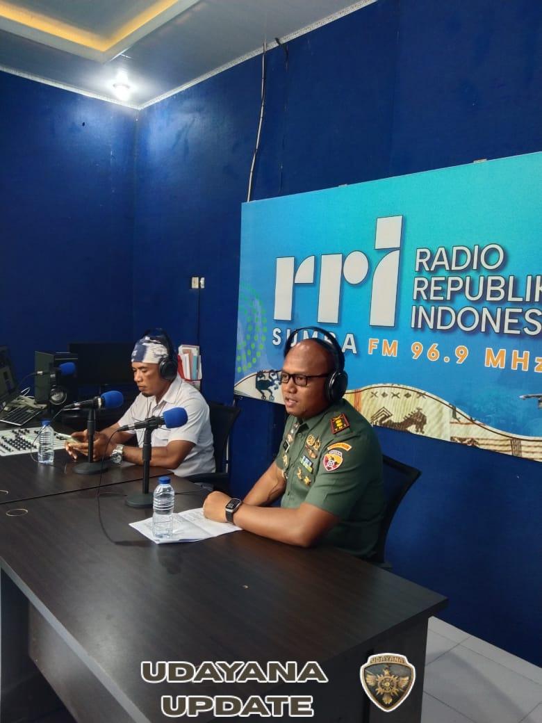 Melalui Podcast RRI Sumba, Dandim 1629/SBD Informasikan Ketentuan Terbaru Dalam Rekrutmen TNI AD