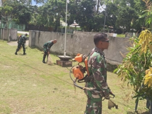 Personel Koramil 01/Loli Kodim 1613/Sumba Barat Kompak Lakukan Karya Bakti Pangkalan