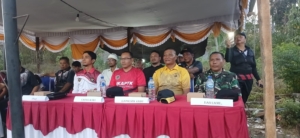 Anggota Koramil 1623-08/Kubu bersama stakeholder hadiri pembukaan Pordes.