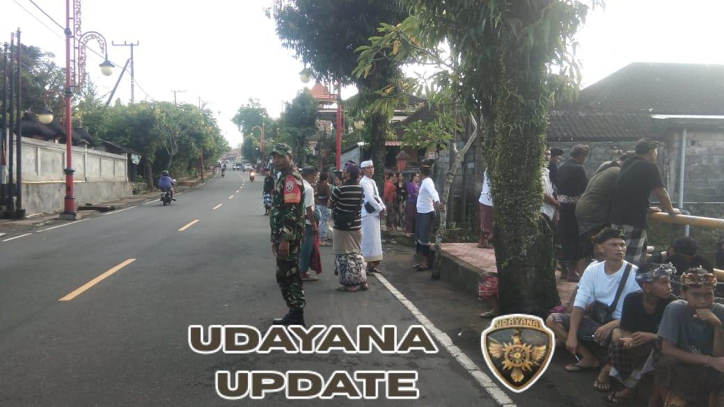 Sinergi Babinsa dan Aparat Desa Jaga Kelancaran Upacara Adat Pitra Yadnya di Ketandan