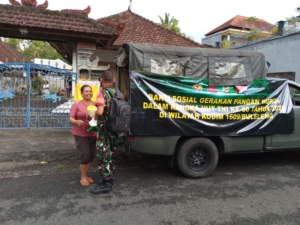 HUT TNI ke-80, Warga Seririt Antusias Ikuti Gerakan Pangan Murah Kodim 1609/Buleleng