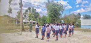 Serka Andreas Tapenu Bina Disiplin Siswa Lewa Lewat Latihan PBB