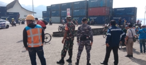 TNI Dekat Rakyat: Babinsa Ende Kawal Ketat Aktivitas Pelabuhan dan Event Wisata