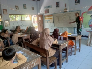 Serka Jubaedin Ajarkan Matematika Asyik pada Siswa SDN 19 Dompu