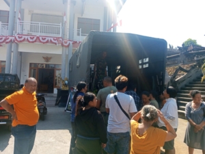 Kodim 1609/Buleleng Salurkan 2 Ton Beras dalam Bhakti Sosial HUT TNI ke-80