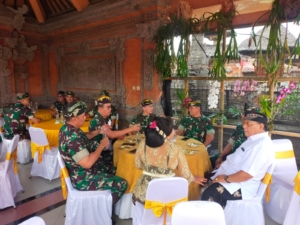 Pangdam IX/Udayana Hadiri Undangan Pernikahan Putra Kakesdam IX/Udayana di Gianyar