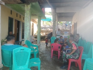 Komsos Babinsa Koramil 1627-01/Baa: Hadir dan Peduli di Tengah Duka Warga