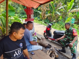 Babinsa Kodim 1602/Ende Aktif Laksanakan Komsos dan Pamwil di Desa Tomberabu 1