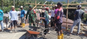 Babinsa Ende Aktif Mendukung Pembangunan Fisik dan Sosial di Desa Binaan