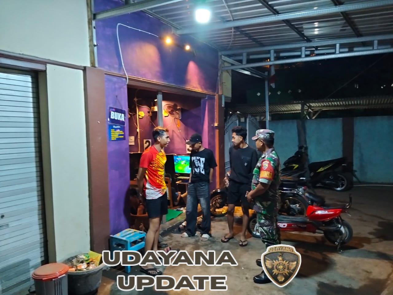 ‎Patroli Malam, Babinsa Pringgabaya Ingatkan Warga Waspada Orang Asing