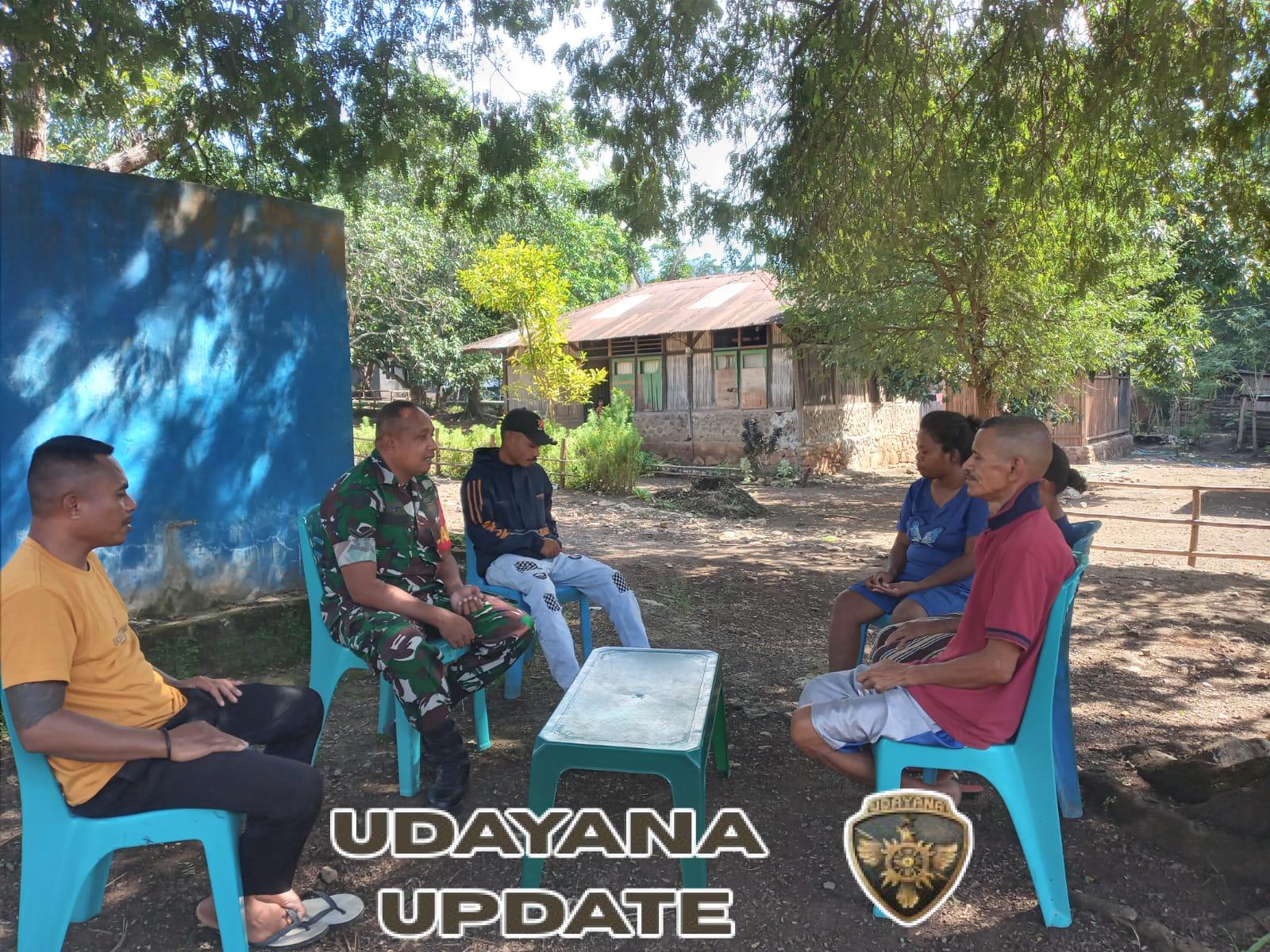 Pererat Hubungan dengan Warga, Babinsa Laksanakan Komsos di Biboki Utara