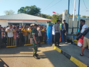 Dukung Keamanan Transportasi Laut, TNI Koramil 1627/02 Pantai Baru Amankan Pelabuhan Fery