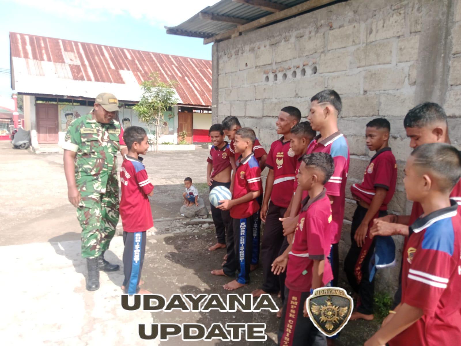 Babinsa Ende Aktif Lakukan Komsos dan Pamwil untuk Ciptakan Suasana Kondusif