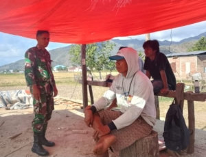 Melalui Komsos, Babinsa Monta Ingatkan Warga Bahaya Narkoba dan Minuman Keras