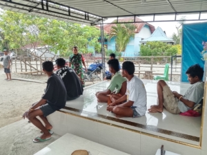 Babinsa Kodim 1602/Ende Tumbuhkan Rasa Aman dan Nyaman di Tengah Warga Ratesuba