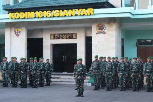 Semangat Kebersamaan Terpancar dalam Upacara Bendera Rutin Kodim 1616/Gianyar