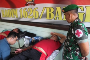 Sambut HUT Ke-80, Kodim 1626/Bangli Gelar Donor Darah dan Bagikan Sembako untuk Penyandang Disabilitas
