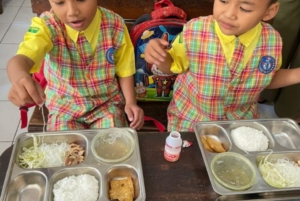 SPPG Bersama Yayasan Sosial Salurkan 13 Ribu Lebih Porsi Makan Bergizi di Kabupaten Gianyar