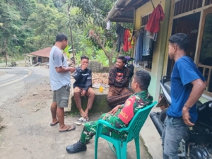 Babinsa Wolowaru Aktif Laksanakan Komsos dan Pamwil di Desa Koanara