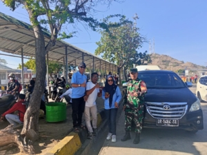 Sertu Chaeruddin Pastikan Aktivitas di Pelabuhan Poto Tano Aman dan Lancar