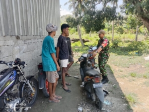 Babinsa Kodim 1602/Ende Aktif Gelar Komsos dan Pamwil untuk Ciptakan Keamanan Wilayah