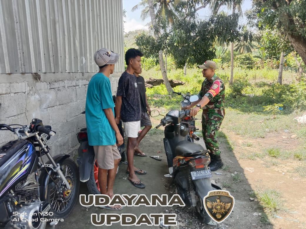 Babinsa Kodim 1602/Ende Aktif Gelar Komsos dan Pamwil untuk Ciptakan Keamanan Wilayah