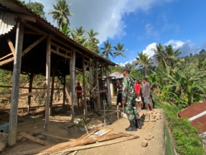 Dalam Rangka HUT ke-80, TNI di Flotim Wujudkan Hunian Layak bagi Warga Kurang Mampu