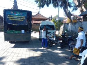 Babinsa Desa Suwug Dampingi Kegiatan Gerakan Pangan Murah Kodim 1609/Buleleng