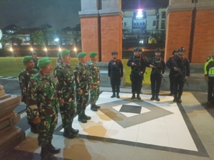 Mau saya buatkan juga versi judul singkat ala media online biar lebih catchy untuk publikasi cepat?