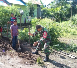 Sertu Irwan Ajak Warga Karombo Jaga Kebersihan Lingkungan