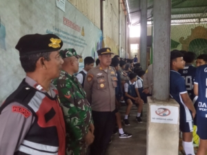 Babinsa dan Bhabinkamtibmas Sulahan Bersinergi Amankan Turnamen Futsal Tingkat SMP se-Kecamatan Susut