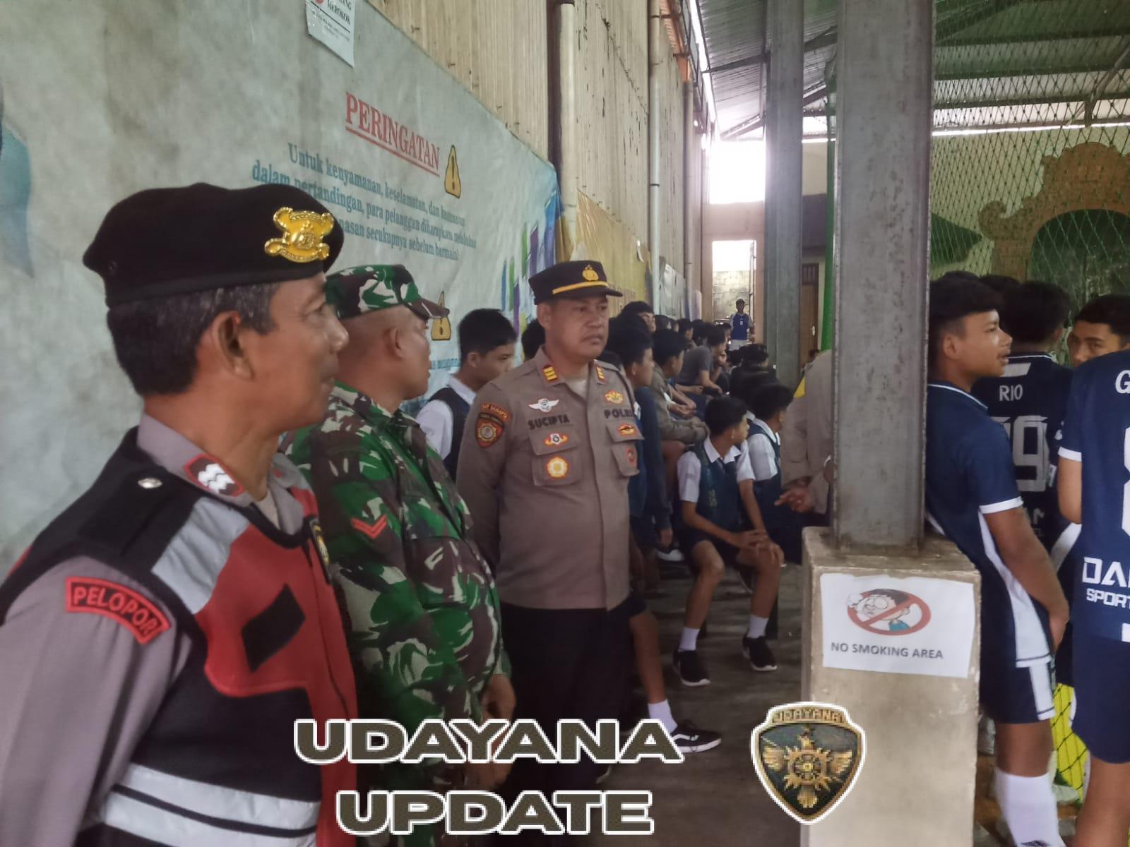 Babinsa dan Bhabinkamtibmas Sulahan Bersinergi Amankan Turnamen Futsal Tingkat SMP se-Kecamatan Susut