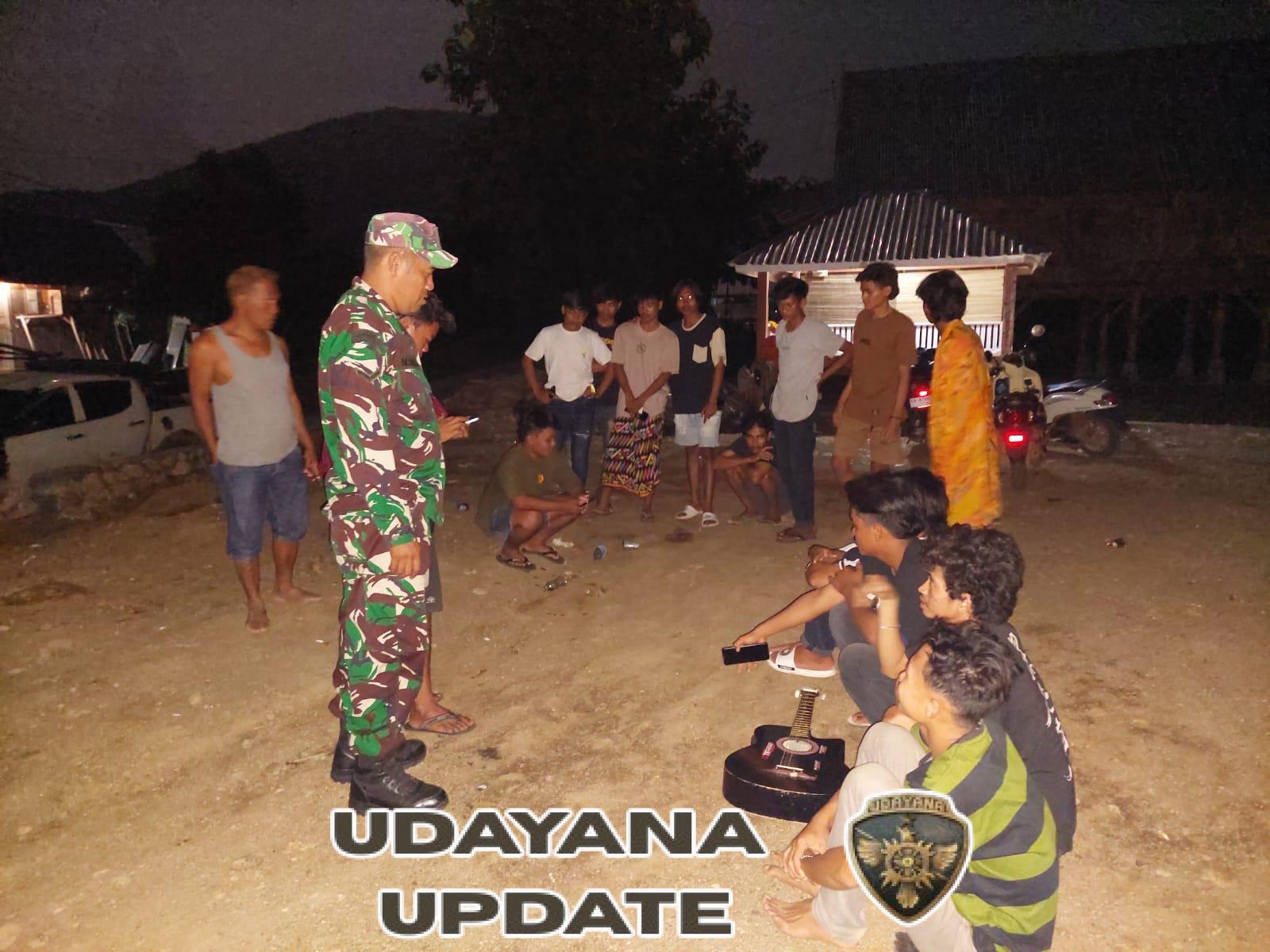 Koramil 1608-04/Woha Gelar Patroli Siskamling Bersama Warga untuk Tingkatkan Keamanan Wilayah