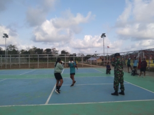 Babinsa Koramil 02/Walakaka Ajak Generasi Muda Tekuni Olahraga Tinju