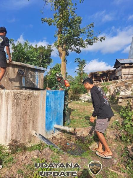 Kopka Umbu Parahi Sigap Bantu Warga Perbaiki Pipa Air yang Tersumbat