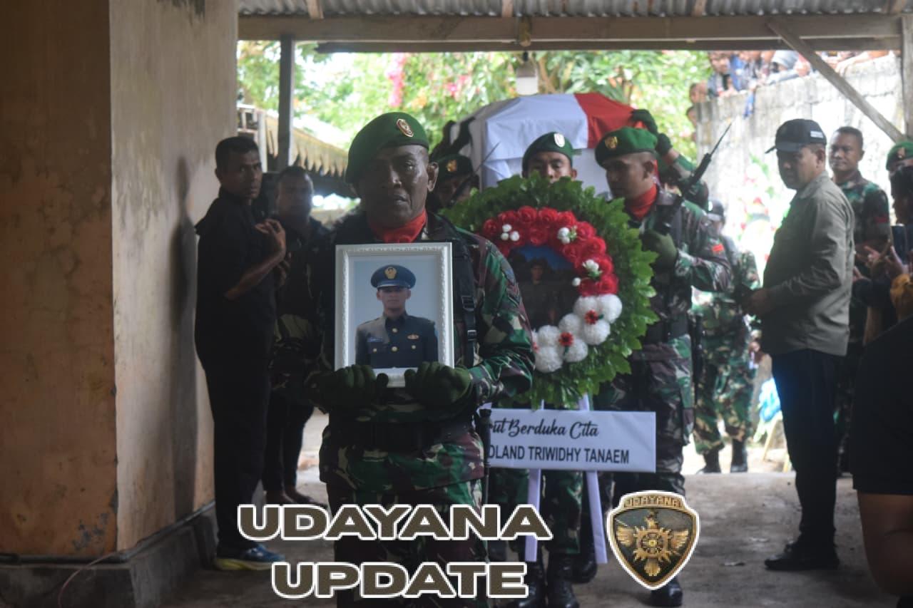 Dandim 1621/TTS Di Dampingi Ketua Persit CAB XX DIM 1621 TTS Hadiri Pemakaman Almarhum Prada Roland Triwidhy Tanaem