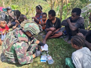 Anjangsana Penuh Kasih Satgas Yonif 743/PSY Disambut Hangat Masyarakat Puncak Jaya