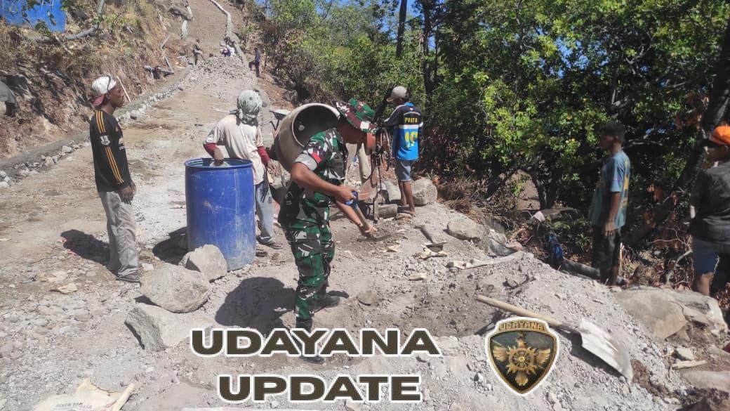 Masyarakat Desa Hoelea dan Babinsa Koramil 1624-04/Omesuri Laksanakan Karya Bakti