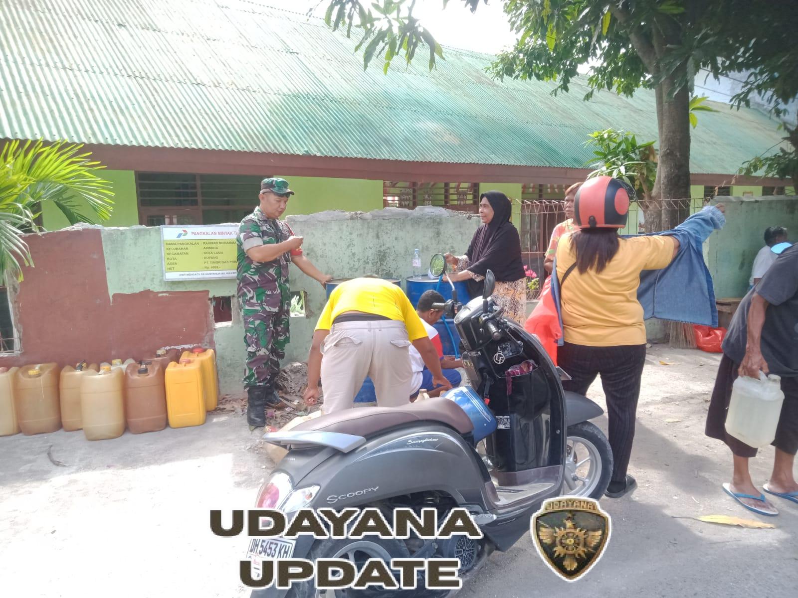 Sinergi Babinsa dan Agen Minyak Tanah Warga Airmata