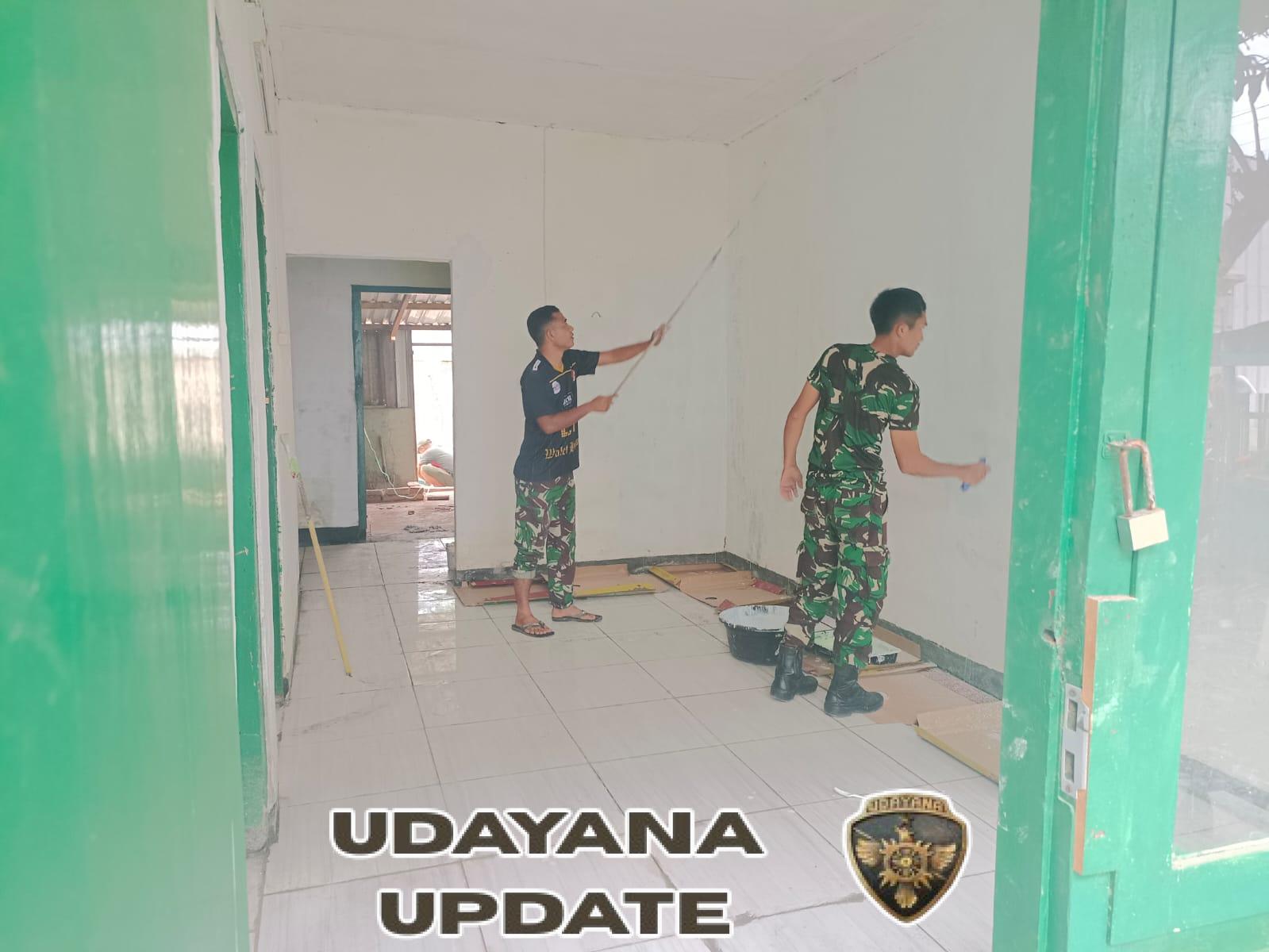 Wujud Kepedulian, Anggota Koramil 01/Taliwang Laksanakan Pengecatan Rumah Dinas Danramil