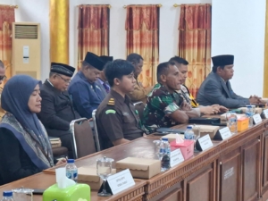 Dandim 1613/Sumba Barat Tekankan Pentingnya Sinergi dalam Rapat Paripurna DPRD