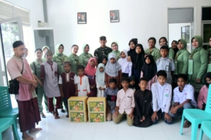 Peduli dan Berbagi, Dandim 1601/ST Kunjungi Warakawuri dan Panti Asuhan di Waingapu