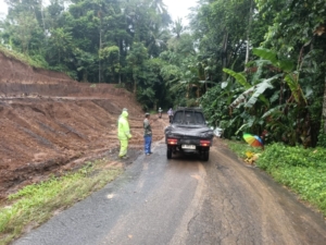 Tanggap Darurat, Babinsa Koramil 1626-02/Susut Turun Langsung Bantu Atasi Bencana Alam