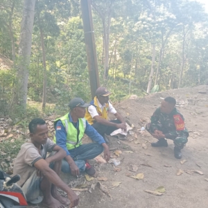 Tegakkan Kamtibmas, Babinsa Aktif Laksanakan Komsos di Kelurahan Watuneso