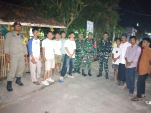 Peltu Ismail Pimpin Patroli Malam, Tingkatkan Keamanan dan Silaturahmi di Desa-desa Bolo