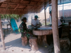 Sertu Ismail Sosialisasikan Pentingnya Pendataan dan Penataan Ternak di Desa Beru