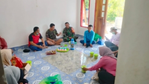 Wujud Kepedulian, Babinsa Desa Mantar Kawal Register dan Vaksinasi Ternak