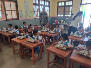 Koptu Mesak Foeh Dukung Pemenuhan Gizi Anak Lewat Pendampingan Distribusi Makanan